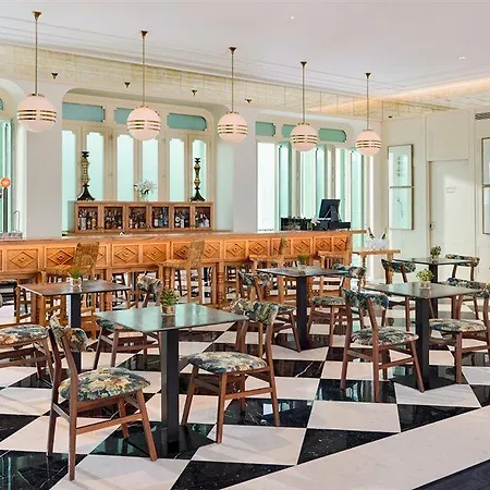 ホテル H10 Casa De La Plata セビリア